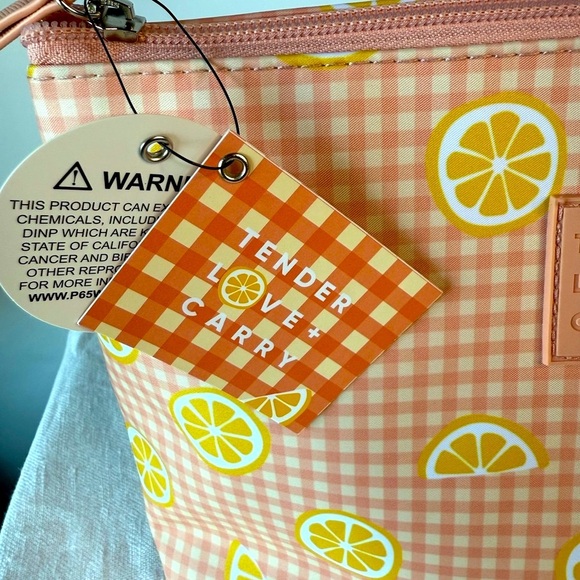 Tender Love & Carry peach color with lemons cosmetic travel toiletries bag - Picture 3 of 8